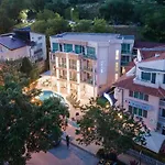 Jupiter 1 Family Hotel